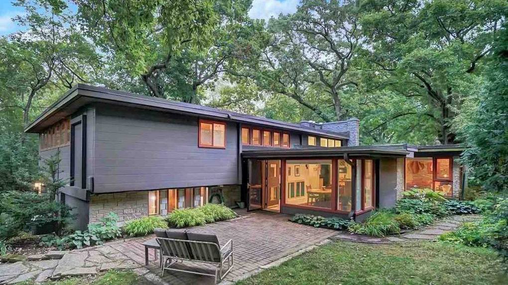 Why to buy a midcentury modern house?