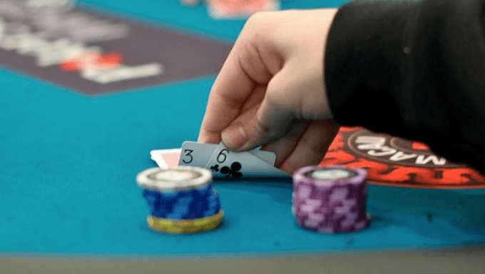 Why do people choose to play Poker Online & what are its benefits?